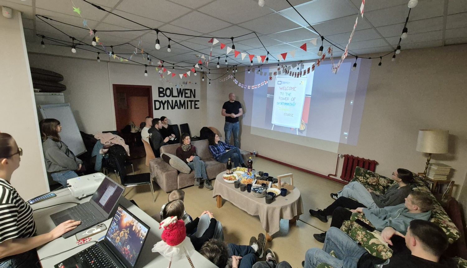 Klātesošie klausās pieredzes stāstus