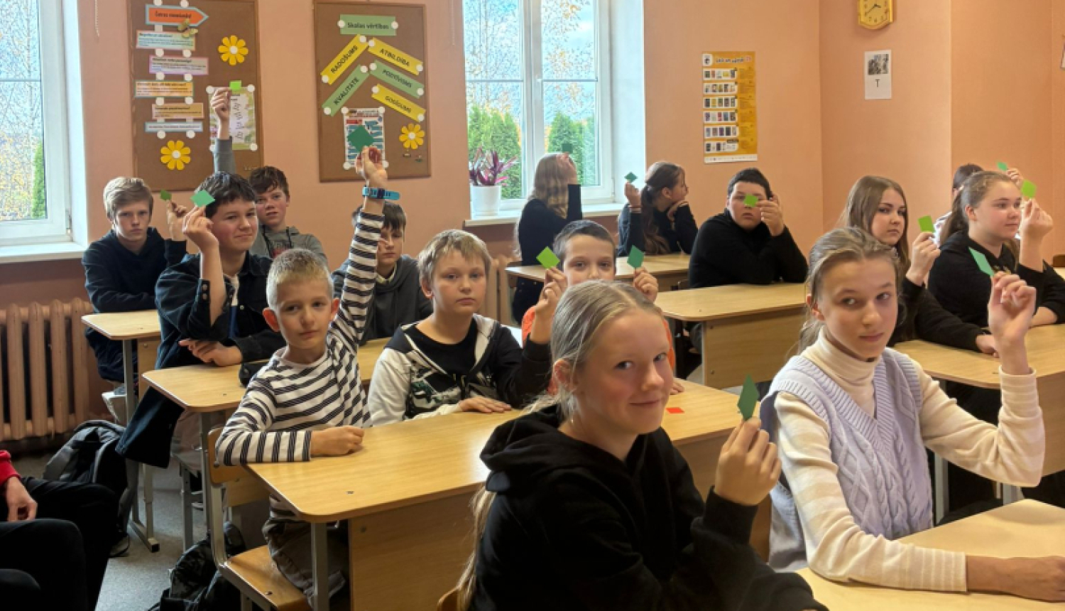 Bērzpils pamatskolas skolēni mācību laikā