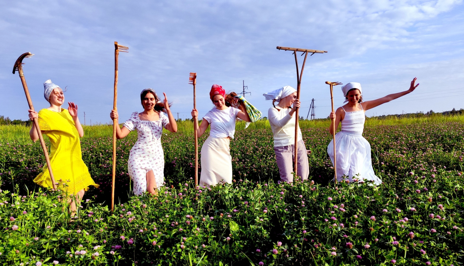 Vasaras saulgriežos folkloras kopai “Upīte” jautra dziesma “Rullāti” 