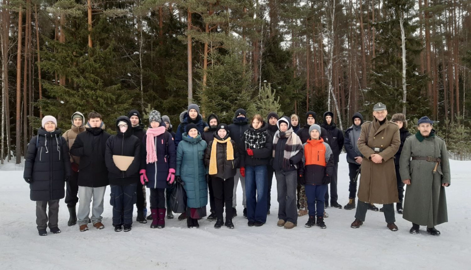Muzejpedagoģiskās nodarbības dalībnieki pie Stompaku purva