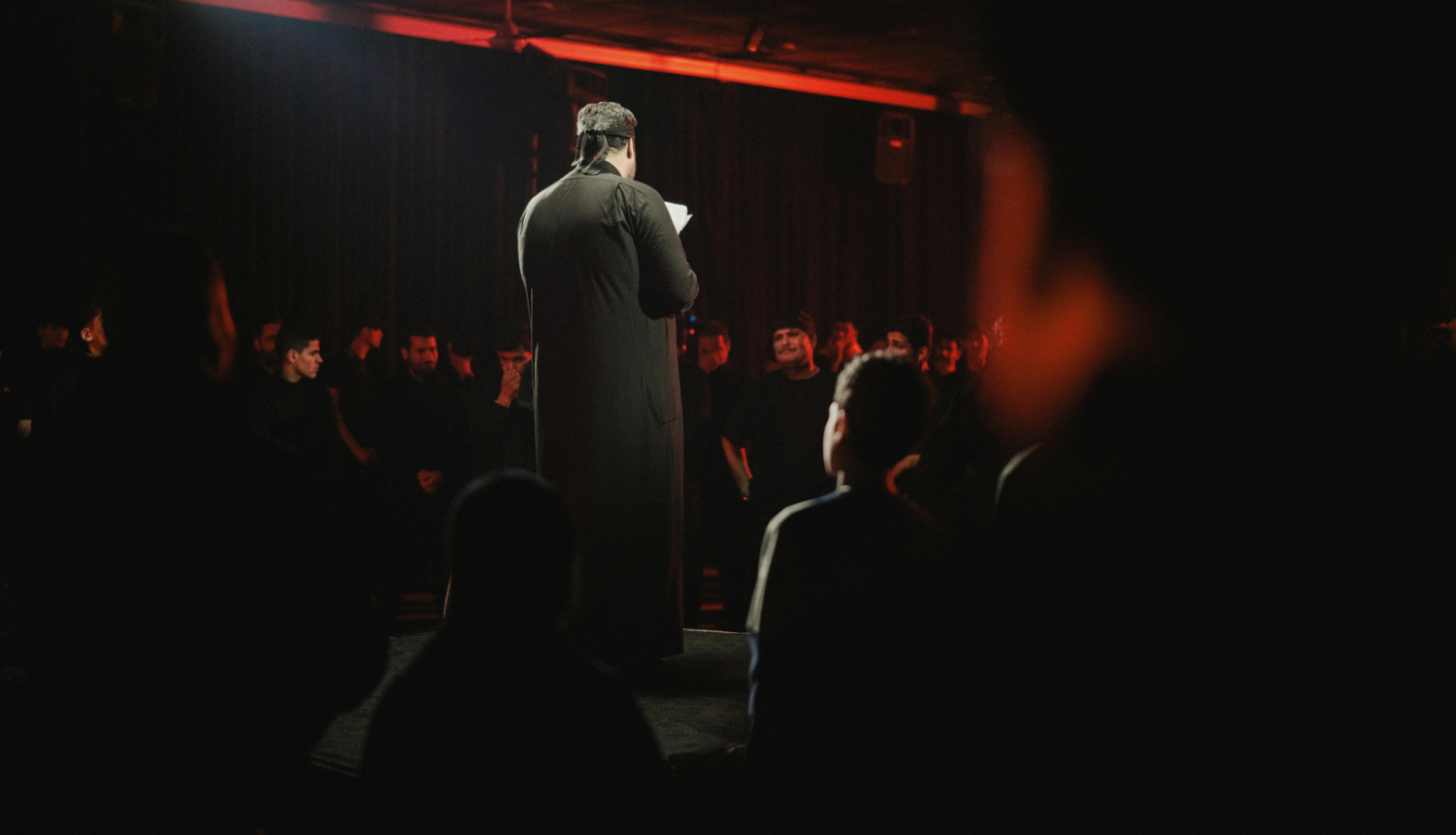 Fonā redzami pasākuma dalībnieki