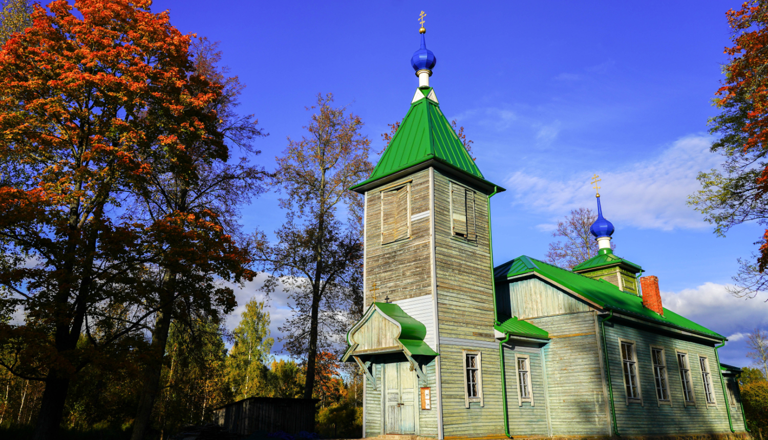Vīksnas pareizticīgo baznīca rudenī