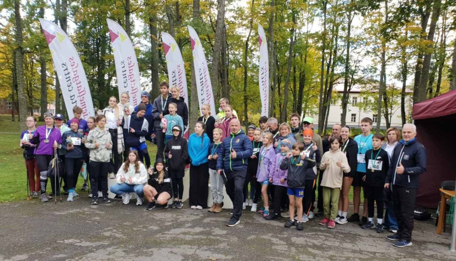 Aizvadītas tradicionālās rudens sacensības nūjotājiem un skrējējiem 