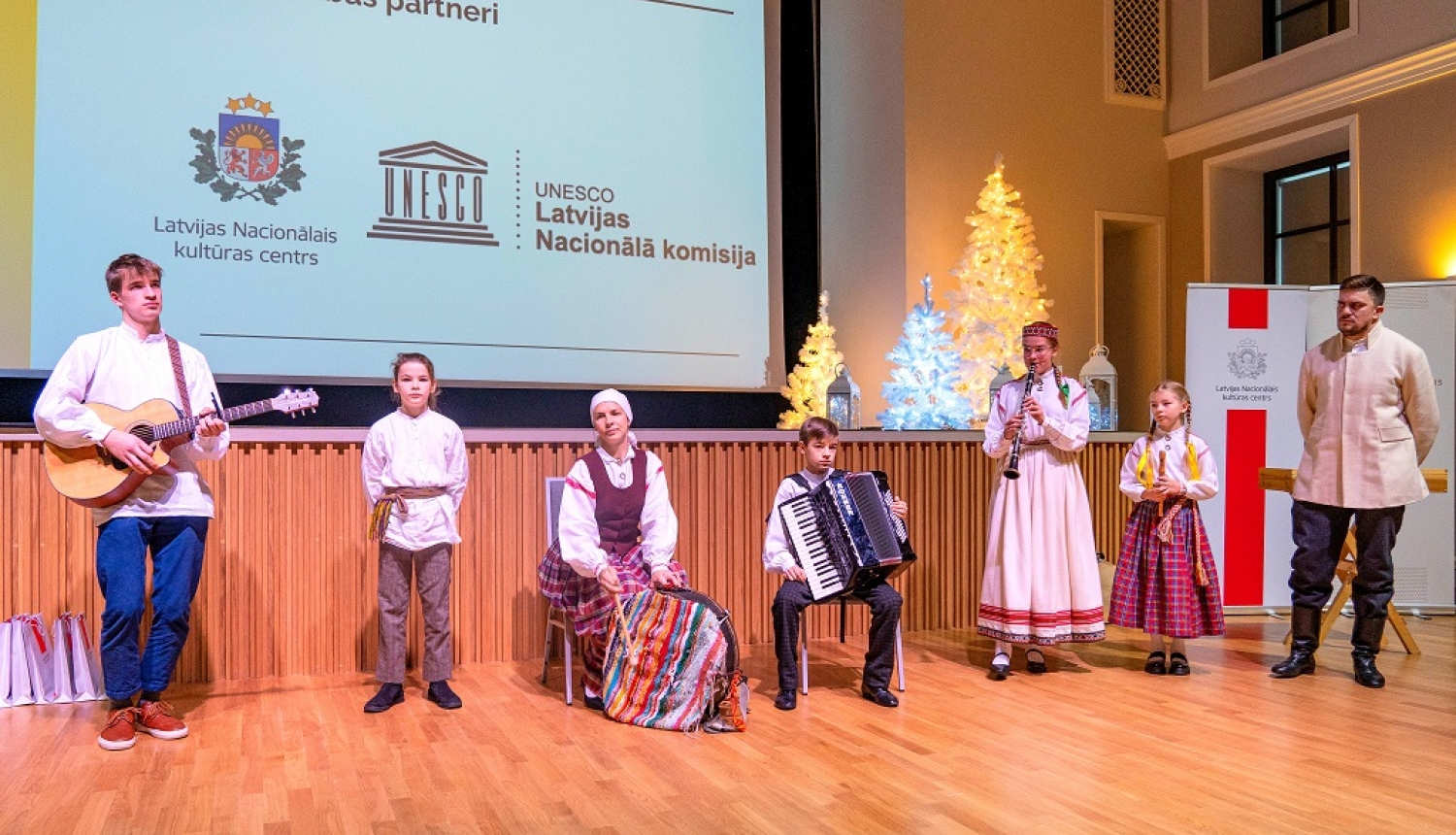 Kultūras un nemateriālais kultūras mantojums ir ļoti svarīgs nācijas pastāvēšanai – informatīvajā seminārā tiekas kultūras jomas pārstāvji