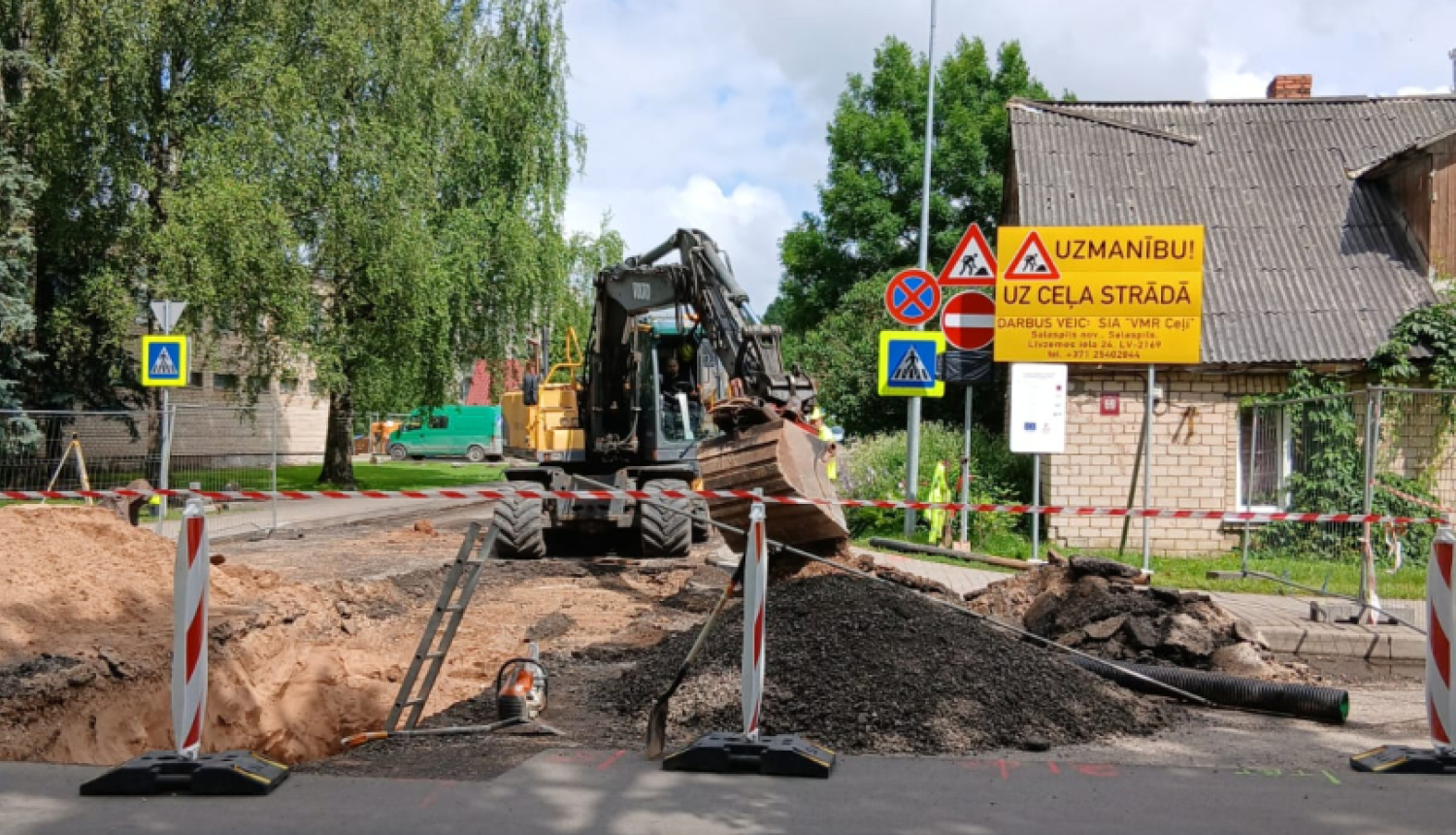 Turpinās uzņēmējdarbībai nozīmīgu ielu atjaunošana Balvos