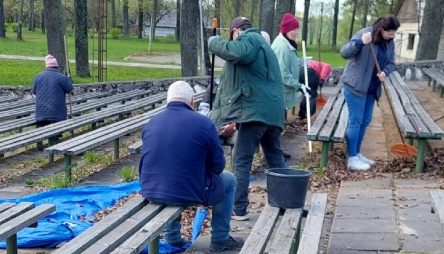 Lielajā talkā sakopta Baltinavas parka teritorija