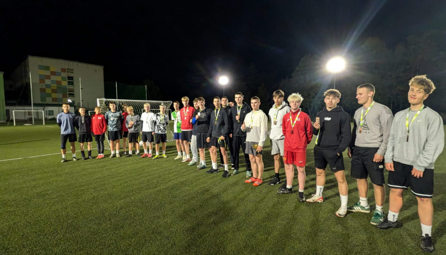 Aizvadīts Nakts turnīrs mini futbolā