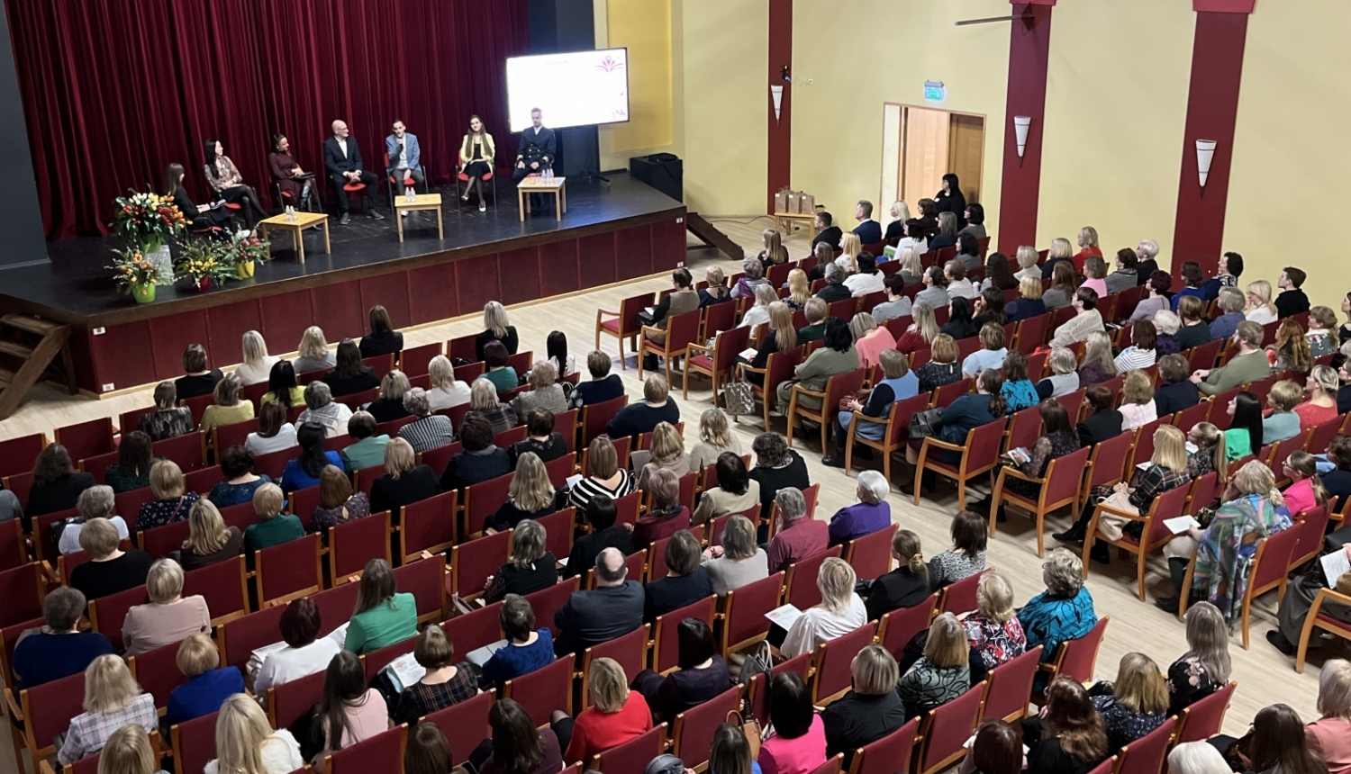 Balvu novada pedagogi piedalās pedagogu profesionālās pieredzes forumā “Augam kopā”