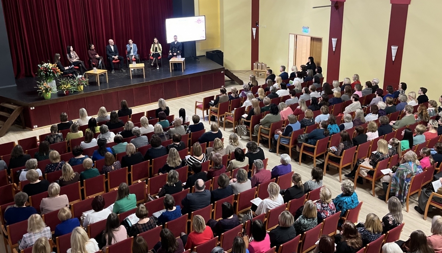 Balvu novada pedagogi piedalās pedagogu profesionālās pieredzes forumā “Augam kopā”