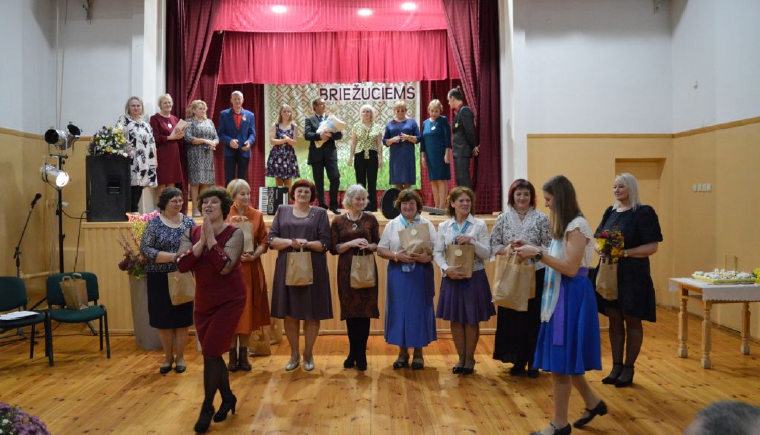 Briežuciemā svētki ne tikai dramatiskajam kolektīvam, bet visiem pasākuma apmeklētājiem