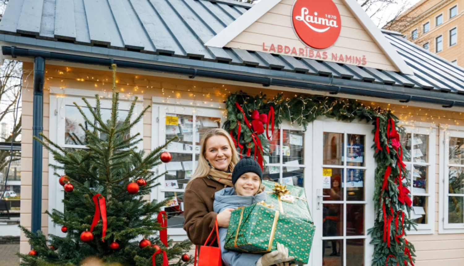 Laimas labdarības namiņ pie Laimas pulksteņa Rīgā