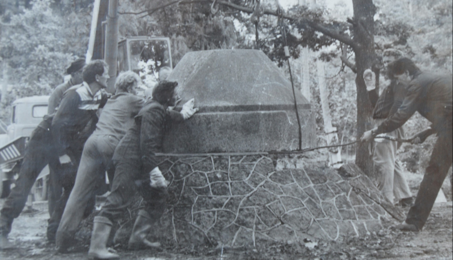 Viļakas brīvības cīnītāju pieminekļa celtniecība Jaškovā pirms 90 gadiem