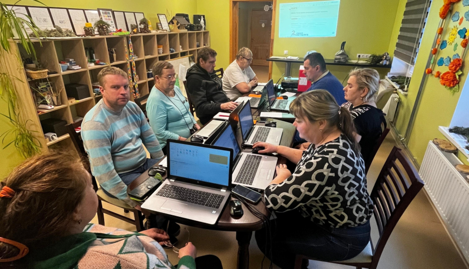 Viļakas dienas aprūpes centra klienti apgūst datorprasmes